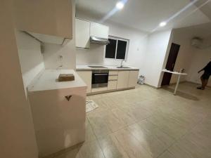 Vende-se luxuoso penthouse T3 suite, vista parcial ao mar no condomínio sun rise, av Marginal