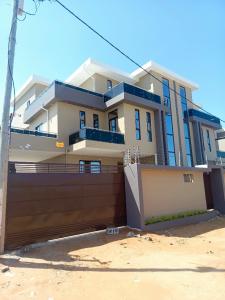 Vende-se Geminada, tipo3 no bairro da costa do sol Mapulene