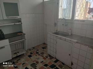 Vende-se Espaçoso Apartamento T3 9⁰ andar no bairro central