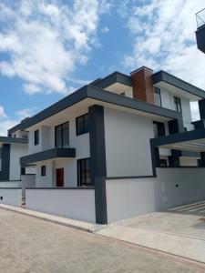 Vende-se Moradia, tipo5 no bairro da Costa do Sol Dona Alice