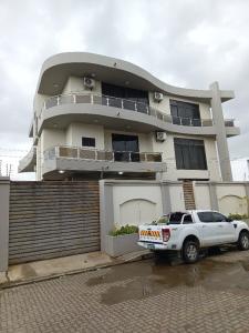 Vende-se Moradia, tipo5 no bairro da costa do sol triunfo 2