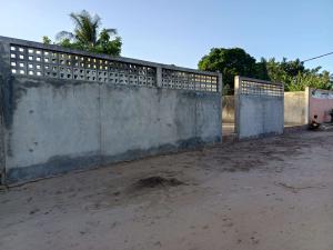Transpasse desta bela propriedade, com uma área de 18/40m no bairro das mahotas Romão