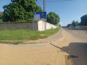 Transpasse desta bela propriedade, com uma área de 15/25m no bairro de laulane