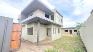 Vende-se Moradia Inacabada, tipo3 no bairro da costa do sol Mapulene