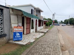 Vende-se esta casa, tipo2 no bairro de laulane na berma da estrada Major Cândido Mondlane