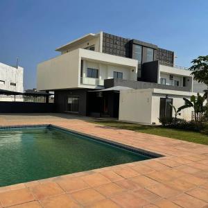 vende-se Moradia, tipo4 no bairro da costa do sol Av. Marginal condomínio Kurula
