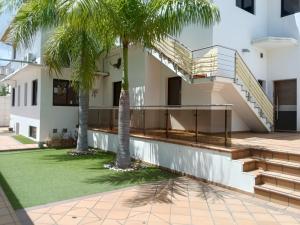 Área do terreno 1600 m²I
SUPER MORADIA DÚPLEX INDEPDNDENTE TIPO-12 + 8 na AV AG.NETO PRÓXIMO AO 