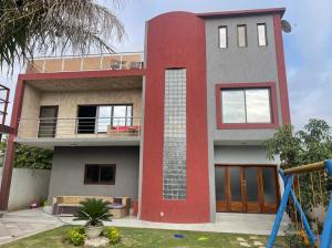 Moradia com 3pisos tipo-4 em suites em Magoanine CmC