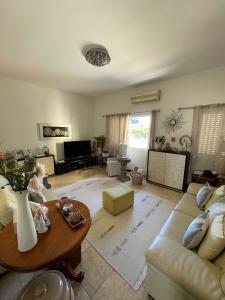 Flat espaçosa tipo-3 com 1suite num 1andar na Polana