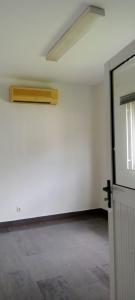 Arrenda-se Excelente Escritório rés do chão 1°andar, no bairro da Coop na rua Dr. JOSEPH Ki-ZERB