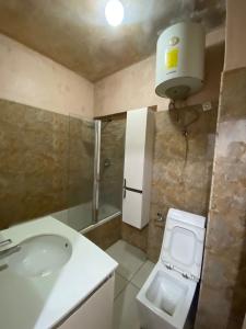 VENDE-SE APARTAMENTO T3 NO BAIRRO CENTRAL PRÓXIMO A ESCOLA 7 DE SETEMBRO AV. KARL MAX