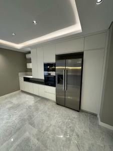 Vende-se Apartamento T3 no condominio Palmar, na Sommerschild