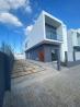 Vende-se Moradia Dúplex t3 suites num condomínio na costa do sol, dona alice