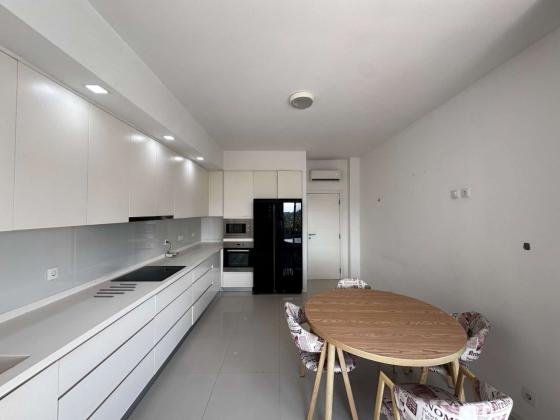 Vende-se Espaçoso Apartamento T3 3wcs moderna com piscina e ginásio no condomínio 4 life, dona alice
