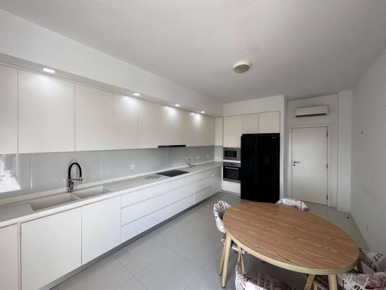 Vende-se Espaçoso Apartamento T3 3wcs moderna com piscina e ginásio no condomínio 4 life, dona alice