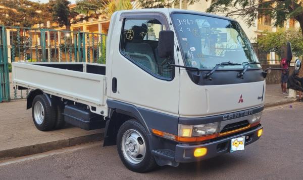 Mitsubishi | Canter | 4WD | Recém-importada 🎁