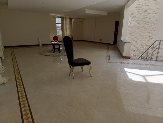 Arrenda-se e Vende-se está bela Moradia, tipo7 no bairro da costa do sol triunfo 2