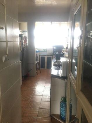 Vende-se Espaçoso Apartamento T3 2wcs com estacionamento na rua da França,  coop