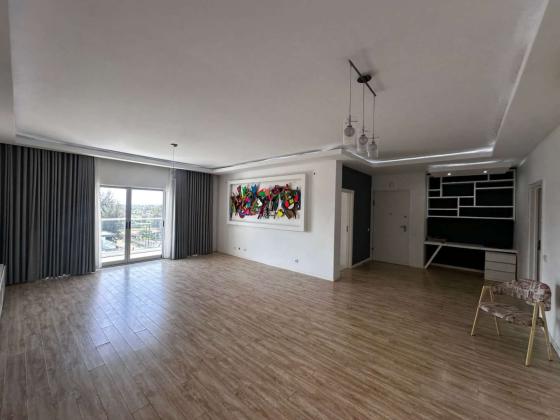 Vende-se Espaçoso Apartamento T3 3wcs moderna com piscina e ginásio no condomínio 4 life, dona alice