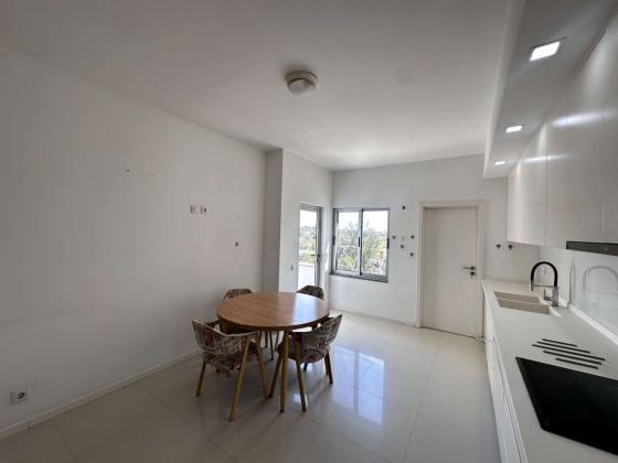 Vende-se Espaçoso Apartamento T3 3wcs moderna com piscina e ginásio no condomínio 4 life, dona alice