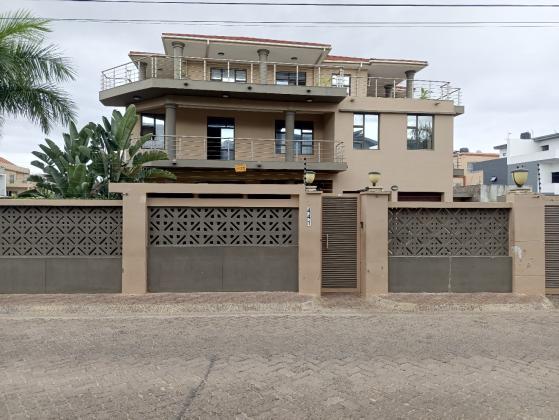 Arrenda-se e Vende-se está bela Moradia, tipo7 no bairro da costa do sol triunfo 2