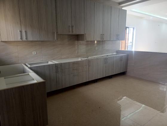 Vende-se Moradia, tipo4 no bairro da costa do sol Mapulene