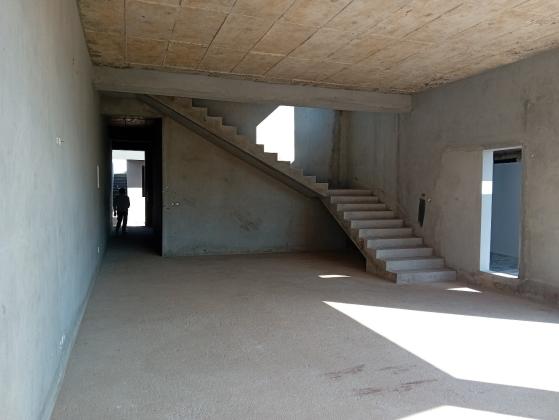 vende-se Moradias inacabadas, tipo3 cada bairro da costa do sol continuidade do triunfo 2