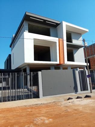 vende-se Moradias inacabadas, tipo3 cada bairro da costa do sol continuidade do triunfo 2
