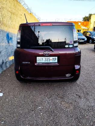 Toyota Sienta 2011 recém chegado