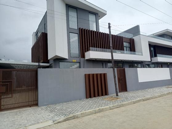 Arrenda-se Luxuosa Moradia, tipo5 no bairro da costa do sol triunfo 2