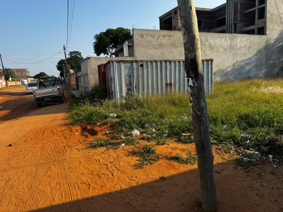 transpasse de propriedade, com uma área de 15/30m, no bairro das mahotas