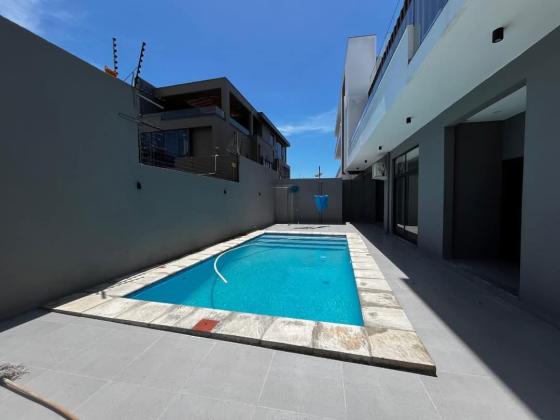 Arrenda-se Luxuosa Moradia, tipo5 no bairro da costa do sol triunfo 2