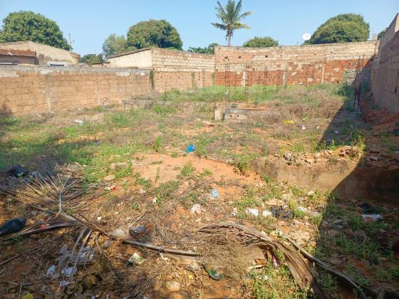 Transpasse desta bela propriedade, com uma área de 15/30m no bairro ferroviário