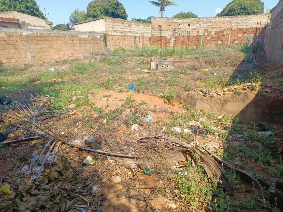 Transpasse desta bela propriedade, com uma área de 15/30m no bairro ferroviário