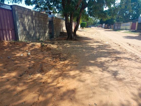Transpasse desta bela propriedade, com uma área de 15/30m no bairro ferroviário