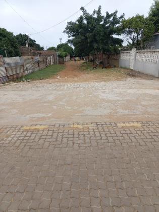 Vende-se está Ruína, tipo3 no bairro de laulane