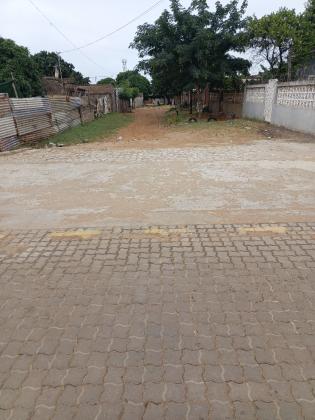 Vende-se está Ruína, tipo3 no bairro de laulane