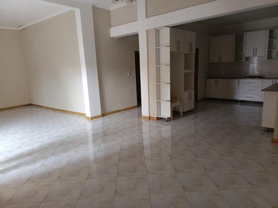 Vende-se está bela vivenda, tipo3 no bairro de Laulane a 120 metros da estrada Rua da Beira