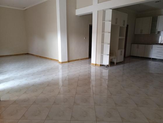 Vende-se está bela vivenda, tipo3 no bairro de Laulane a 120 metros da estrada Rua da Beira