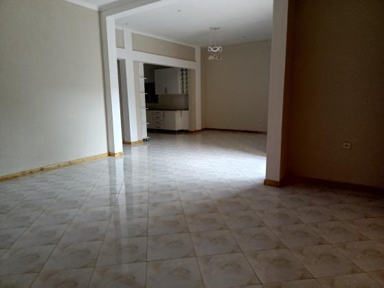 Vende-se está bela vivenda, tipo3 no bairro de Laulane a 120 metros da estrada Rua da Beira