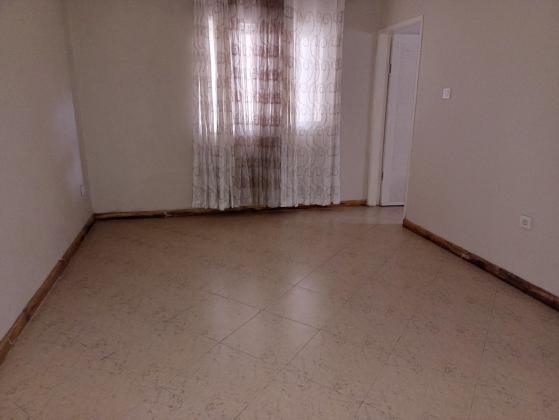 Vende-se está bela vivenda, tipo3 no bairro de Laulane a 120 metros da estrada Rua da Beira