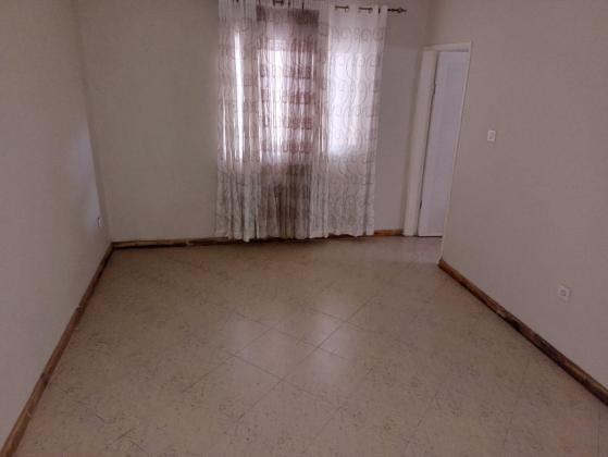 Vende-se está bela vivenda, tipo3 no bairro de Laulane a 120 metros da estrada Rua da Beira
