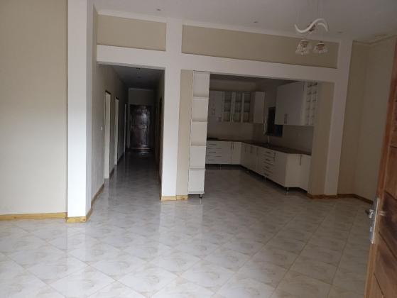 Vende-se está bela vivenda, tipo3 no bairro de Laulane a 120 metros da estrada Rua da Beira