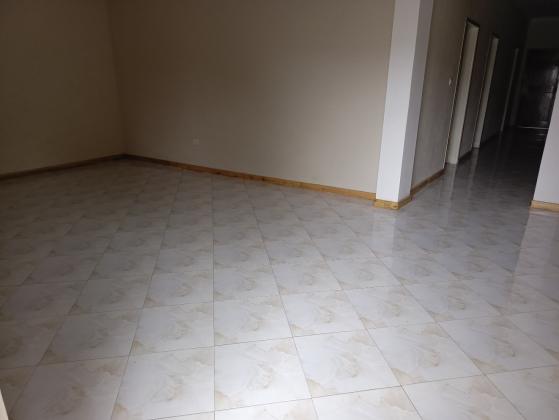 Vende-se está bela vivenda, tipo3 no bairro de Laulane a 120 metros da estrada Rua da Beira