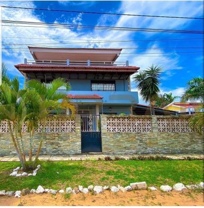 Vende-se Moradia, tipo5 no bairro da costa do sol triunfo 1