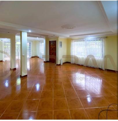 Vende-se Moradia, tipo5 no bairro da costa do sol triunfo 1