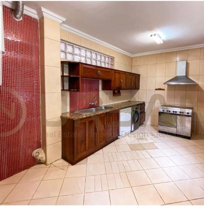 Vende-se Moradia, tipo5 no bairro da costa do sol triunfo 1