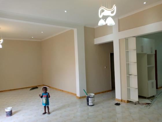 Vende-se está bela vivenda, tipo3 no bairro de Laulane a 120 metros da estrada Rua da Beira