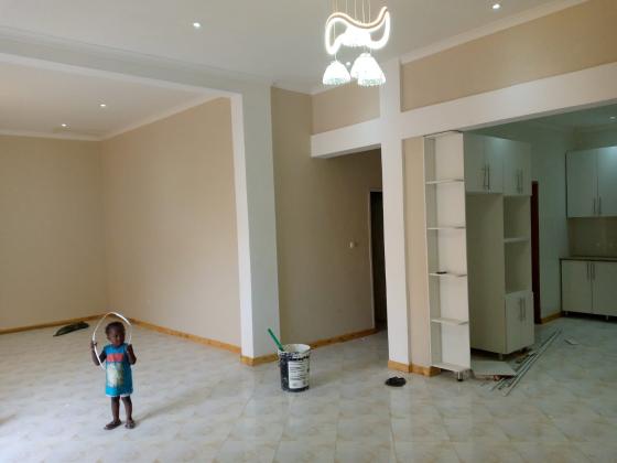 Vende-se está bela vivenda, tipo3 no bairro de Laulane a 120 metros da estrada Rua da Beira