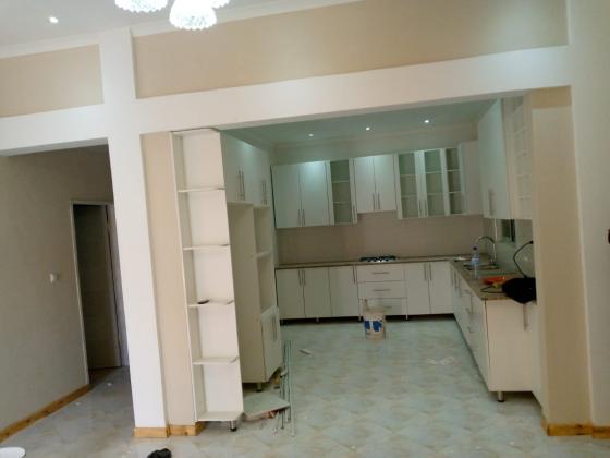 Vende-se está bela vivenda, tipo3 no bairro de Laulane a 120 metros da estrada Rua da Beira